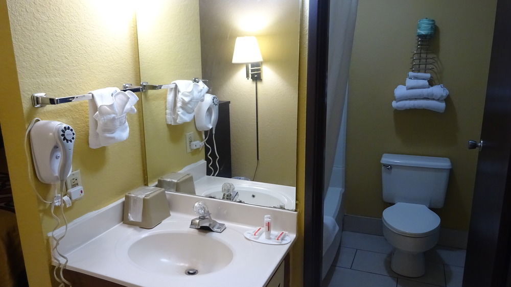 Super 8 By Wyndham Terre Haute Exterior foto
